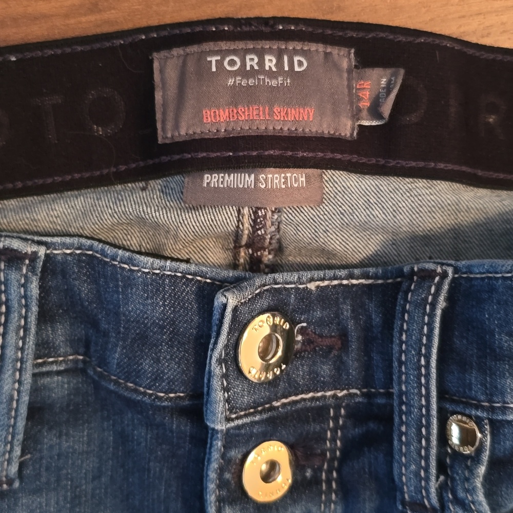 Torrid Bombshell Skinny 14R - Picture 3 of 5
